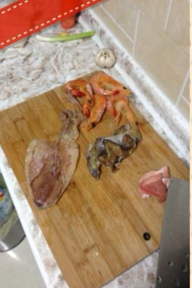 南方家常粉干,如图,把配料切丝。
