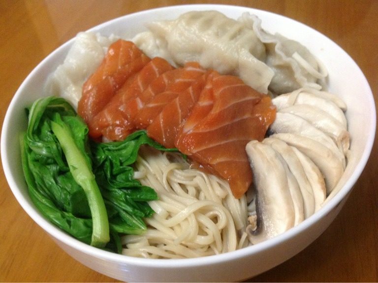 三文鱼口蘑饺子面