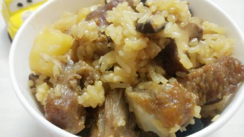 土豆排骨焖饭