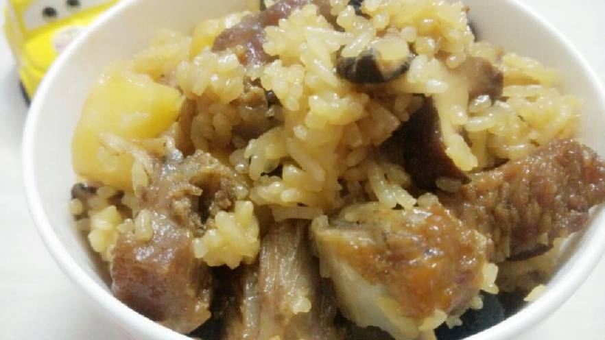 土豆排骨焖饭