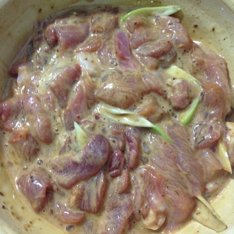 香酥肉,如图搅拌均匀