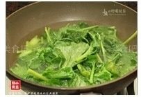 芥蓝牛肉,下芥蓝。
