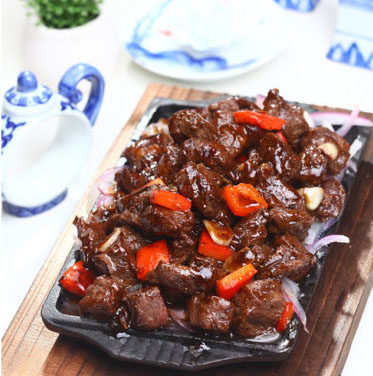 铁板黑椒牛肉粒