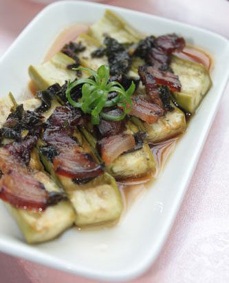 腊肉紫苏蒸青茄子