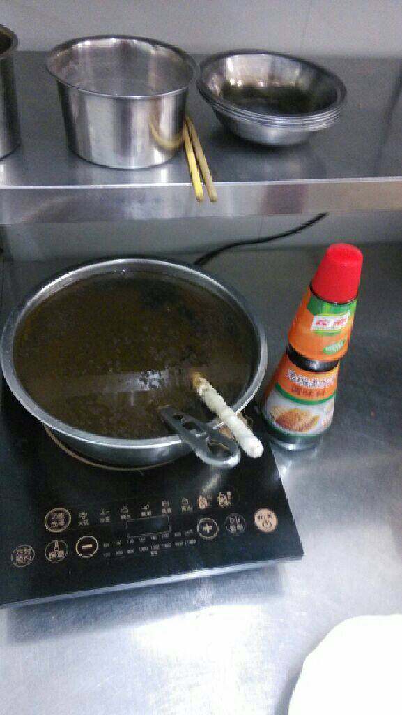 潮式卤水拼盘,就可以卤<a style='color:red;display:inline-block;' href='/shicai/ 9'>鸡蛋</a><a style='color:red;display:inline-block;' href='/shicai/ 4986'>老豆腐</a>等等。。如果卤制<a style='color:red;display:inline-block;' href='/shicai/ 89'>鸡爪</a>，等肉质品切记先汆水后再在卤水内卤制。