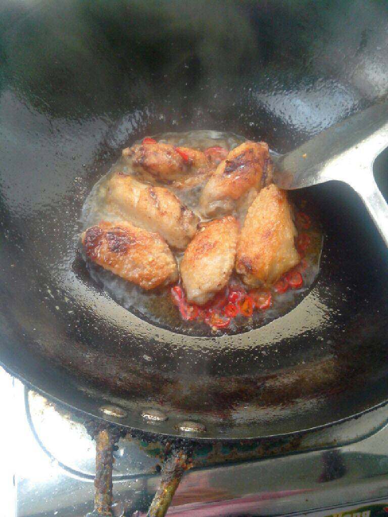 孜然煎鸡翅,加点水进去稍煮