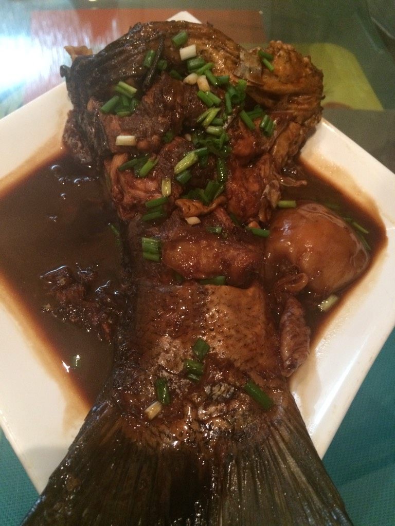 红烧划水,如图期间为了让鱼肉更入味，可以翻几次身，也可以用铲子将汤汁浇到鱼身上。等到汤汁浓稠即可出锅，表面洒上<a style='color:red;display:inline-block;' href='/shicai/ 3250'>葱</a>花就可以了。