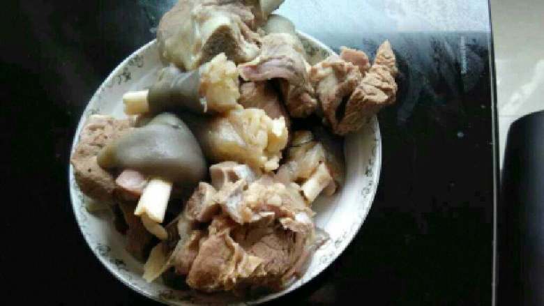 自制【红烧羊肉】,准备好的<a style='color:red;display:inline-block;' href='/shicai/ 329'>羊肉</a>处理好洗干净已经煮好了的。