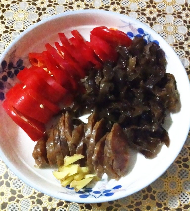 红椒木耳炒香肠