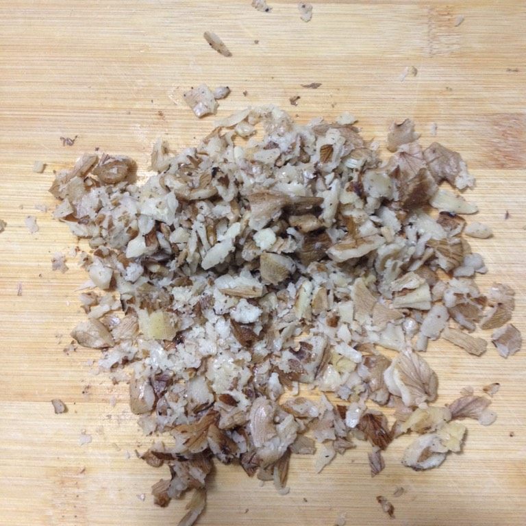 桃酥,如图碾碎，待用