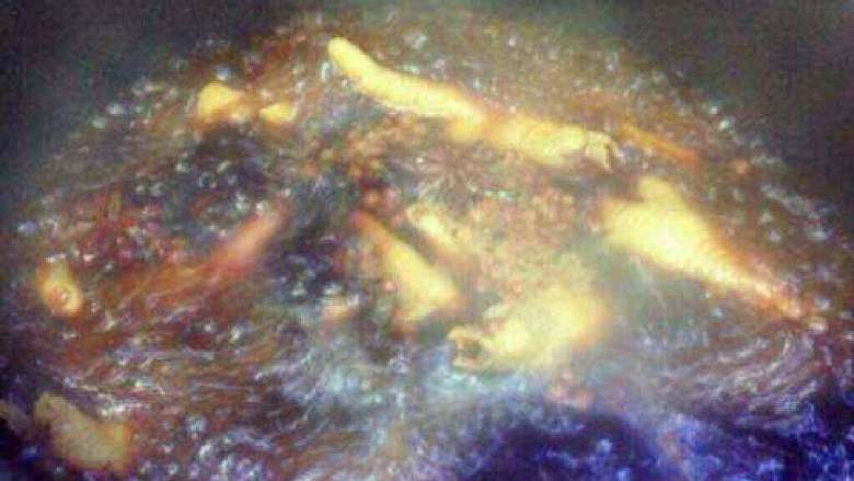 红烧鸡爪,大火煮开5分钟，再小火炖40分钟
