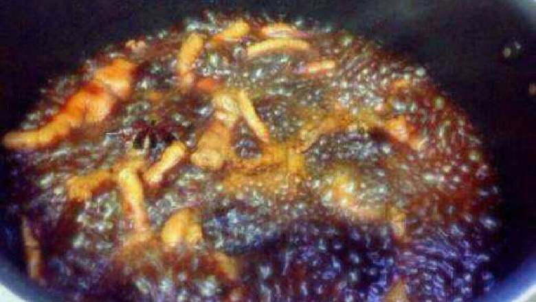 红烧鸡爪,慢慢收干汁即可