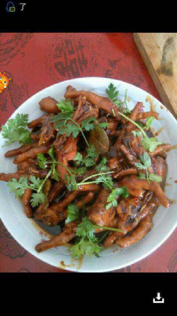 红烧鸡爪,装盘，撒上<a style='color:red;display:inline-block;' href='/shicai/ 131'>香菜</a>