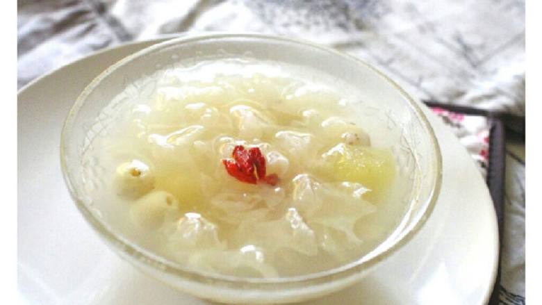 银耳莲子羹