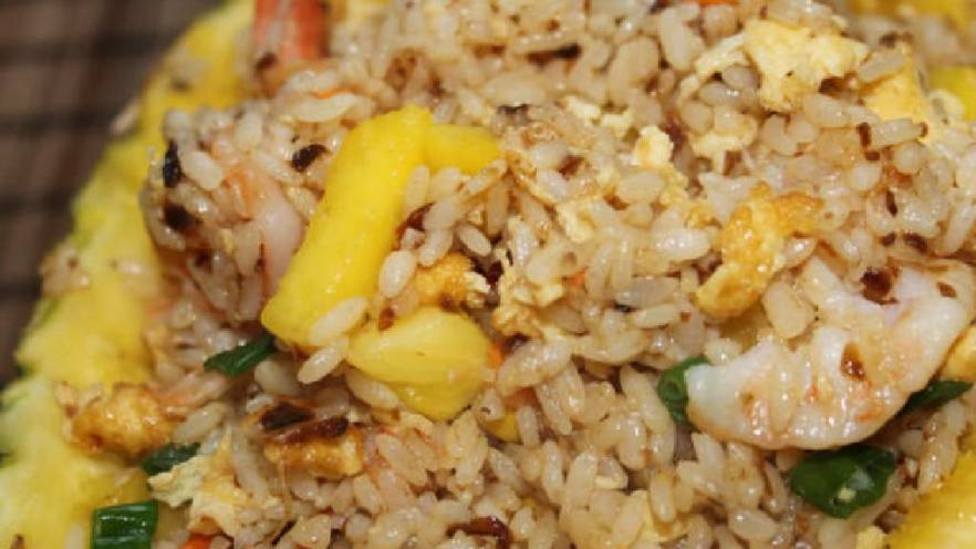 酸辣菠萝虾炒饭