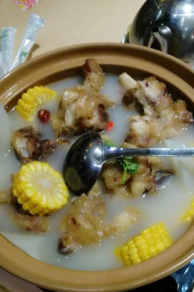 猪蹄炖玉米
