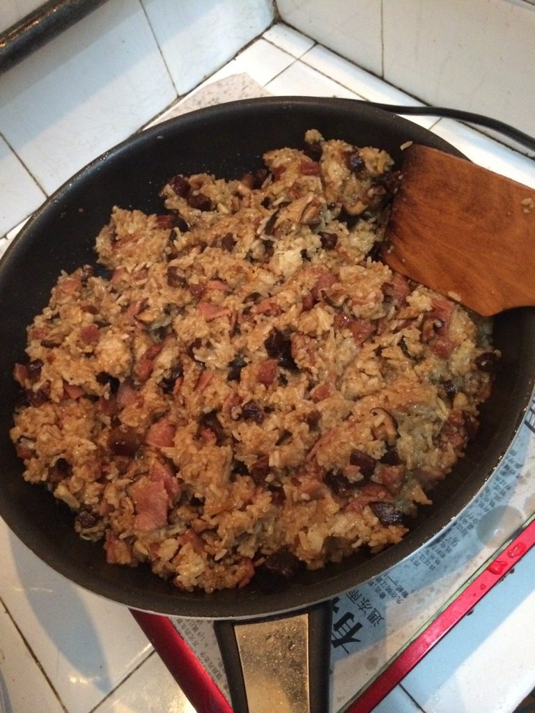 腊味糯米饭,炒糯米饭,这一步骤不用加油