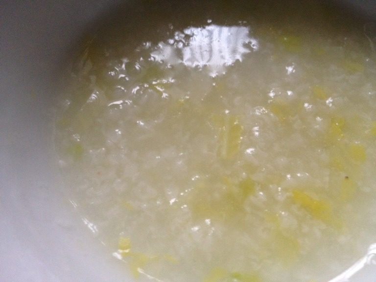 （宝宝）白菜粥,如图熬2-3小时就可以了，这是熬给宝宝吃的所以熬得时间久一点