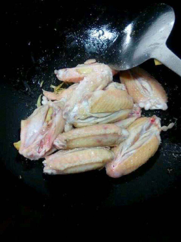自制【可乐鸡翅】,炸成焦黄加一点点盐。