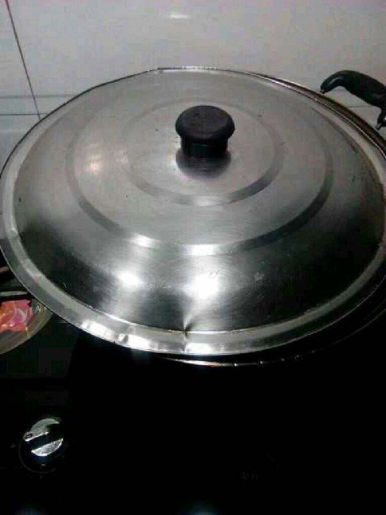 自制【可乐鸡翅】,盖上盖子闷几分钟。