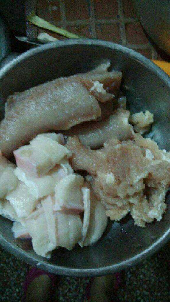 香辣麻婆豆腐,<a style='color:red;display:inline-block;' href='/shicai/ 940'>肥肉</a>切片，瘦肉切末。