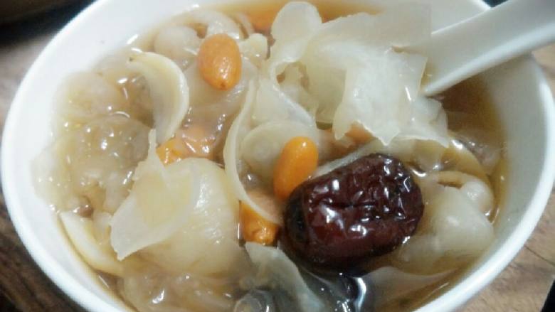 红枣银耳桂圆汤（养颜）
