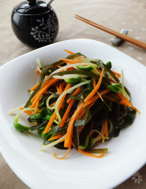 凉拌黑豆苗海带丝 