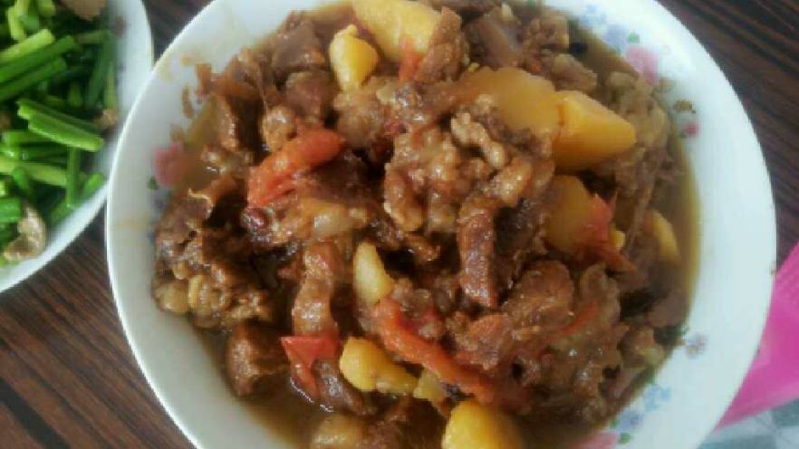 西红柿土豆炖牛腩