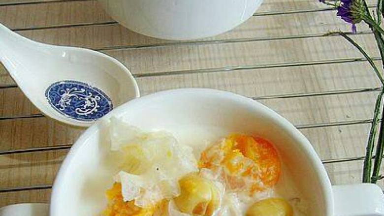 木瓜银耳炖牛奶