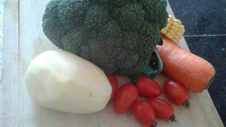 可以吃的圣诞树,准备材料，洗干净