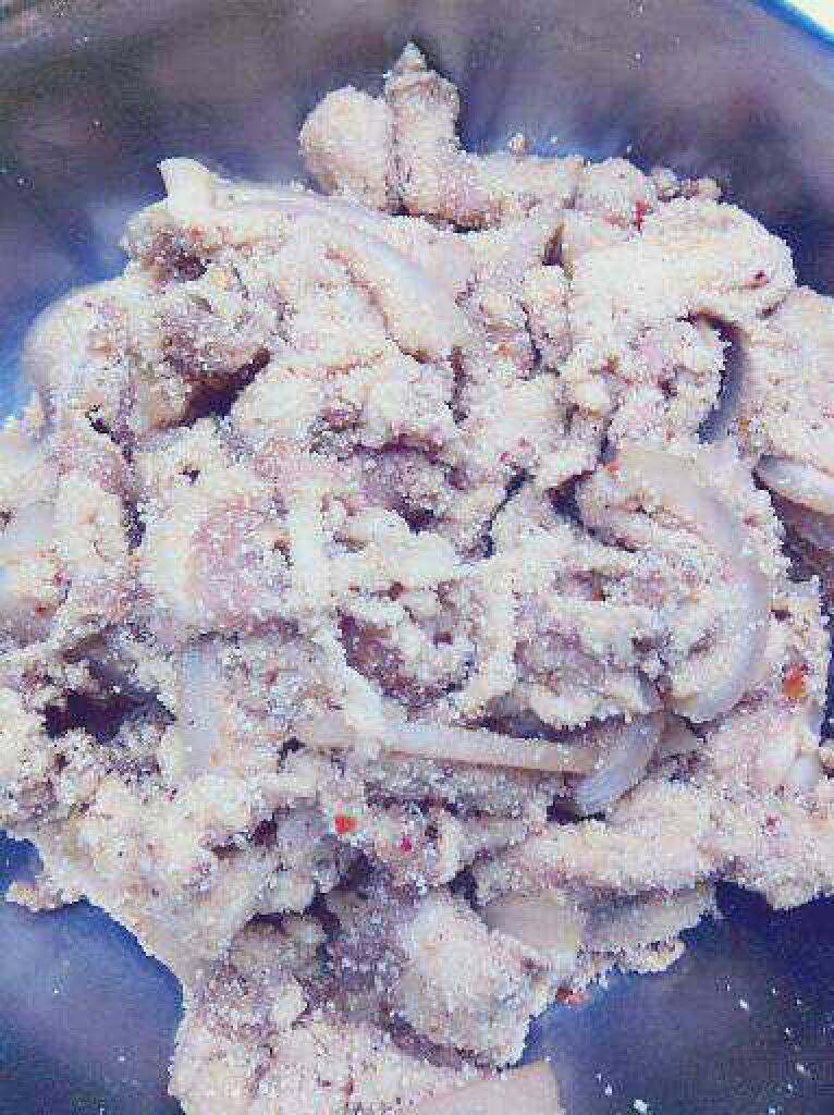 四川粉蒸肉,再加粉蒸粉进去搅拌干干的