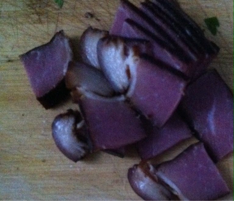 蒜薹炒腊肉,如图