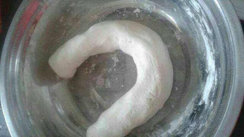 圣诞雪人,面团搓成差不多长条,分小挤子