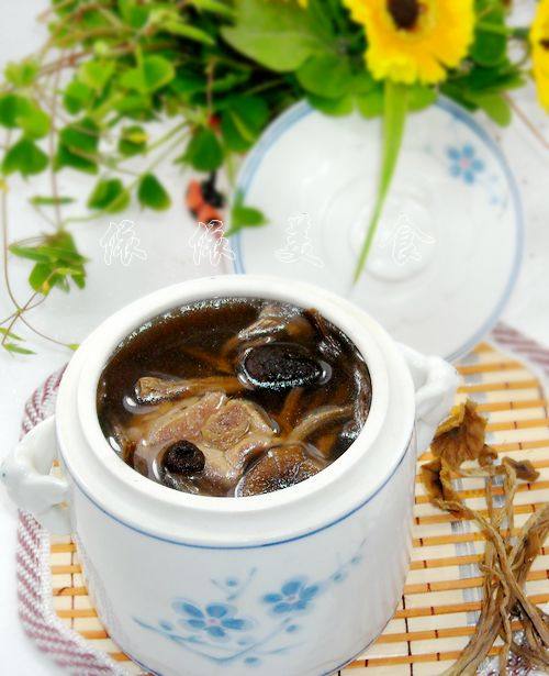  茶树菇排骨汤