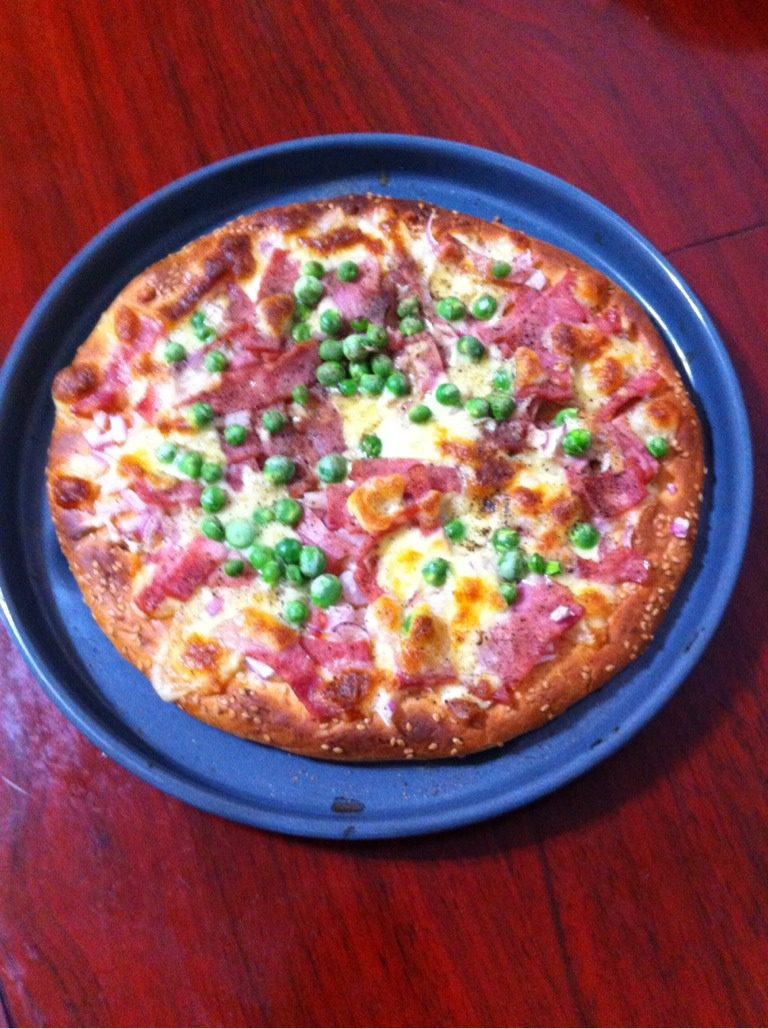 培根披萨,烤箱预热后200度15分钟左右