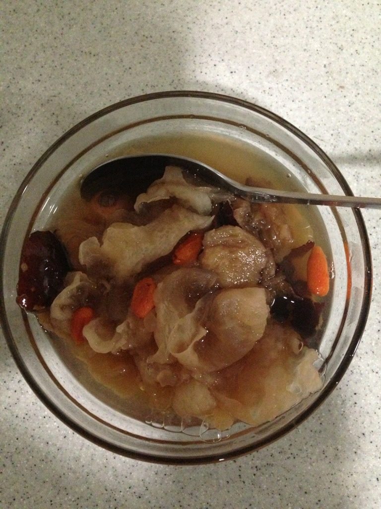 银耳红枣汤,四小时，出锅