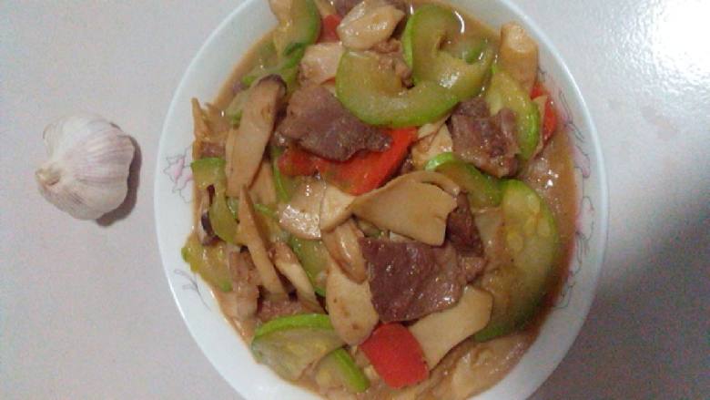 肉片炒蘑菇