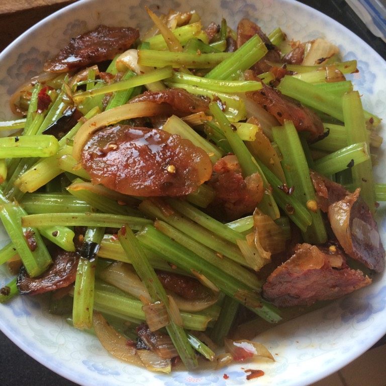 芹菜炒腊肠
