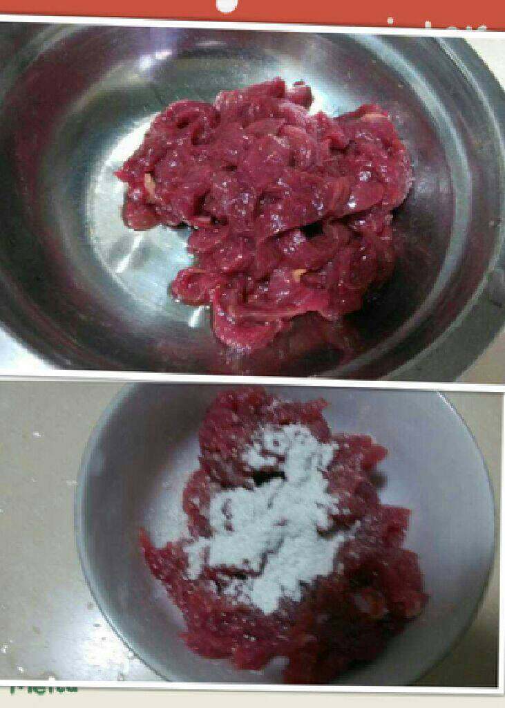 西芹杏鲍菇炒牛肉,<a style='color:red;display:inline-block;' href='/shicai/ 216'>牛肉</a>切丝，加<a style='color:red;display:inline-block;' href='/shicai/ 718'>料酒</a>，淀粉，盐腌制