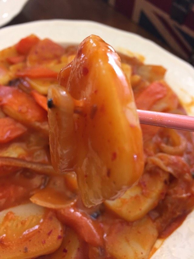 辣炒年糕,最后放入盐和糖调味道！出锅