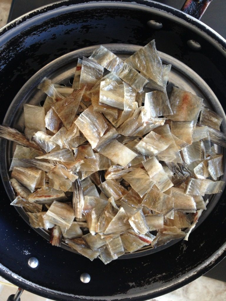 鲜美水潺干,如图,上锅蒸