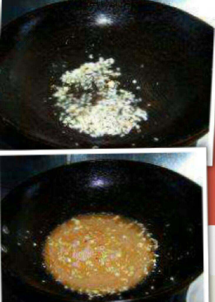 地三鲜~家常菜,爆香蒜粒,加入刚刚调好的酱汁烧开