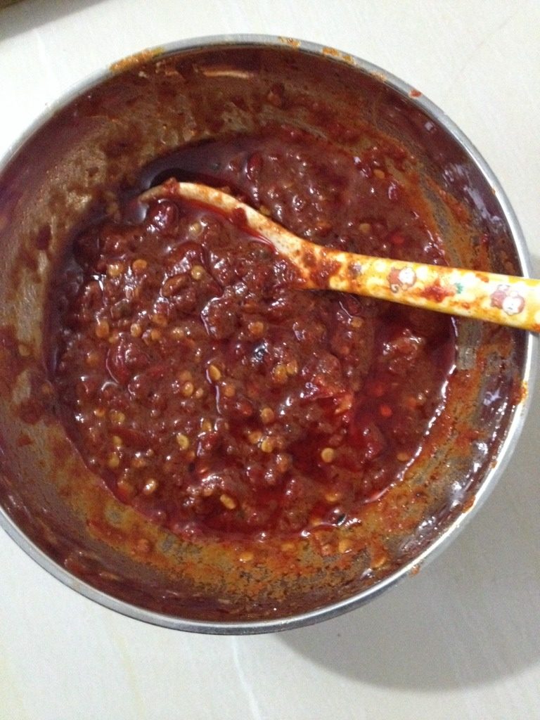 爆炒鸡腿,<a style='color:red;display:inline-block;' href='/shicai/ 164'>豆瓣</a>准备两勺