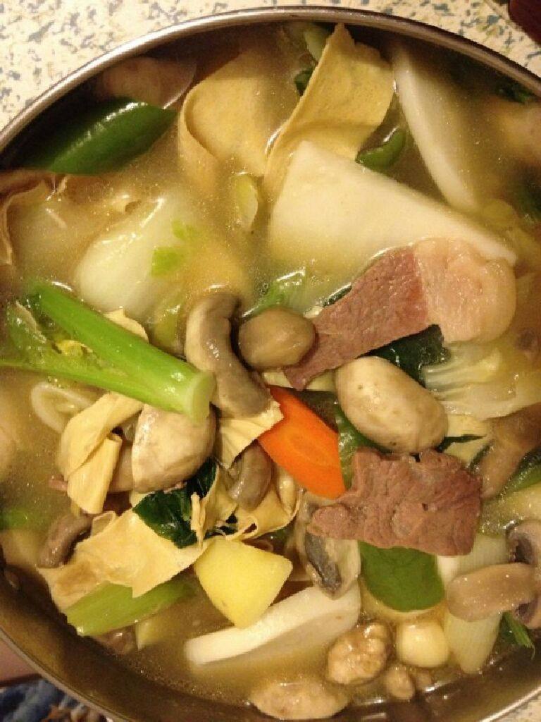 自制【肉片蘑菇火锅】