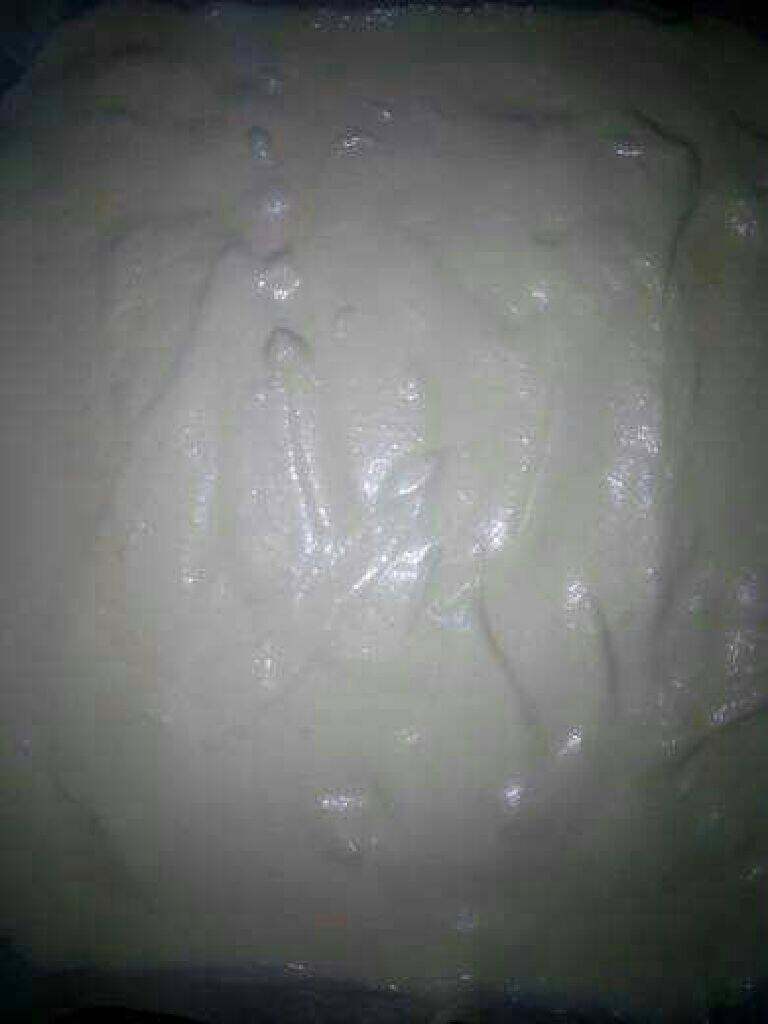 美味蛋糕卷,这是拌好的蛋糊,烤箱提前预热180度10分钟,把蛋糕糊放进烤箱200度烤15分钟