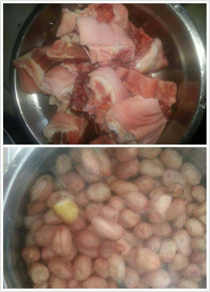 花生焖猪蹄,<a style='color:red;display:inline-block;' href='/shicai/ 664'>花生</a>用水浸泡1个钟、<a style='color:red;display:inline-block;' href='/shicai/ 413'>猪蹄</a>洗净斩块。