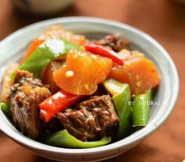 家常萝卜烧牛腩