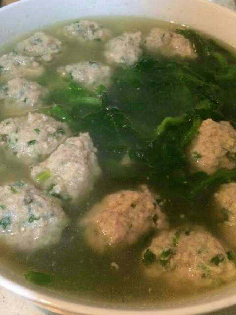 青菜丸子汤,很美味(⊙o⊙)哦。