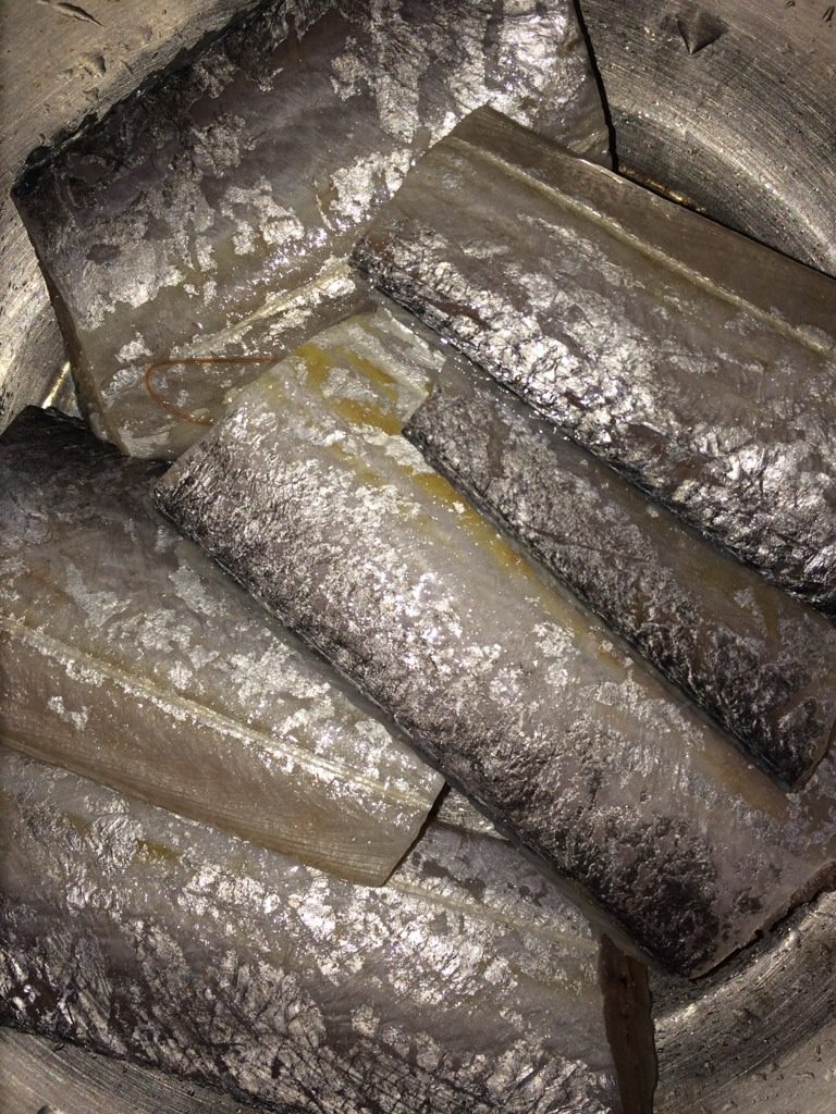 带鱼炖豆腐,将带鱼洗净,沥水,放料酒少许盐腌制15分钟