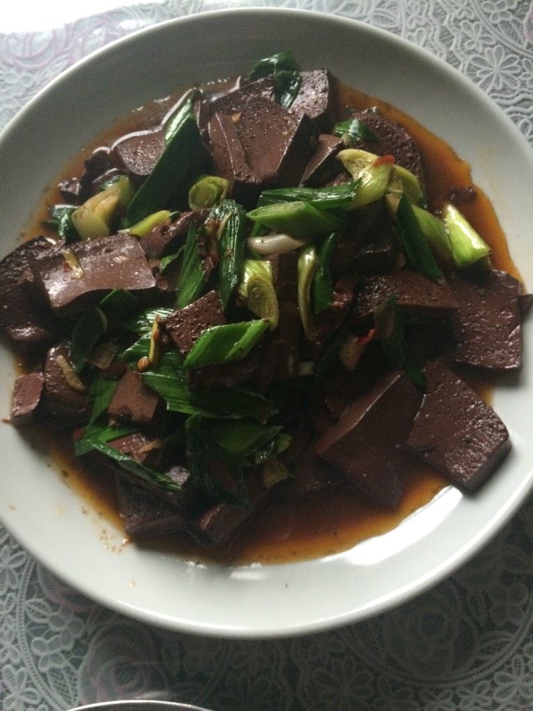 蒜苗炒血块